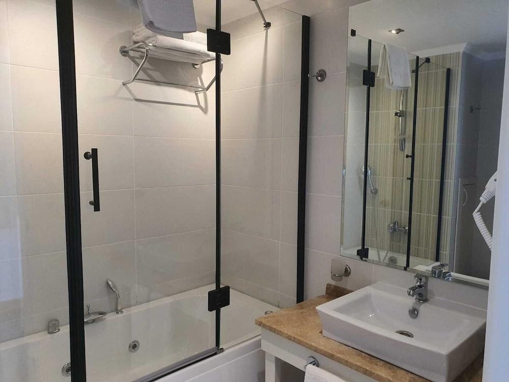 Double Royal Hotel Kocaeli Esterno foto